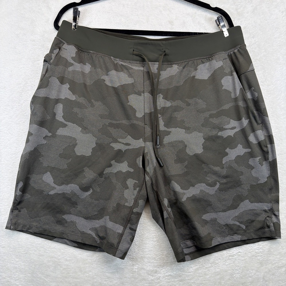Lululemon Shorts Men's XL Heritage 365 Camo Lined Performance Training Gym